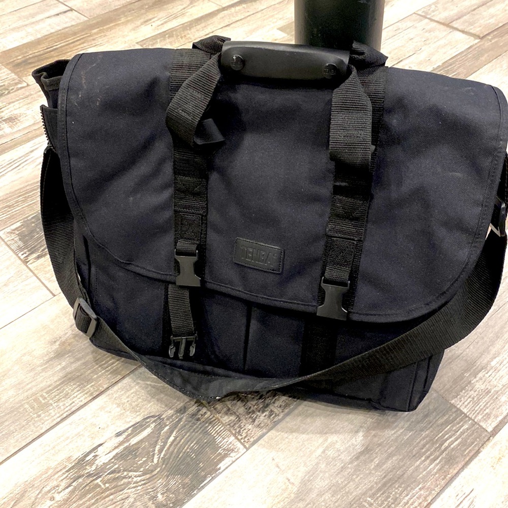 Messenger laptop / camera bag. Highest quality. Black canvas